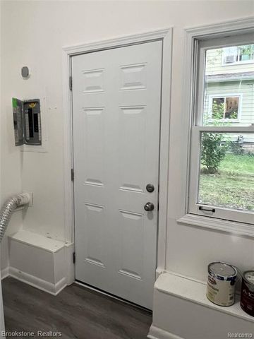 7074 Orchard Avenue, Warren, MI 48091
