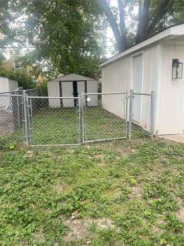 7074 Orchard Avenue, Warren, MI 48091
