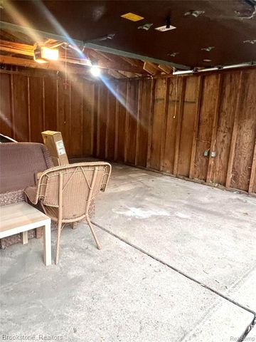 7074 Orchard Avenue, Warren, MI 48091