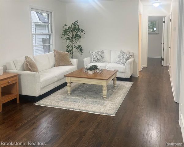 7074 Orchard Avenue, Warren, MI 48091