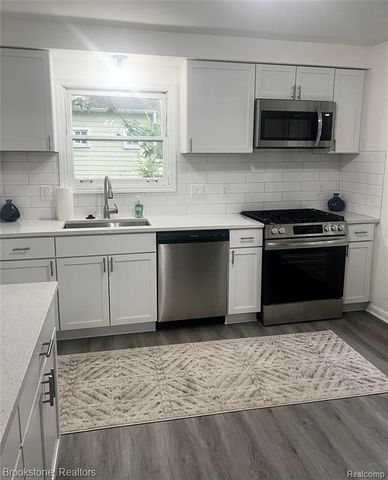 7074 Orchard Avenue, Warren, MI 48091