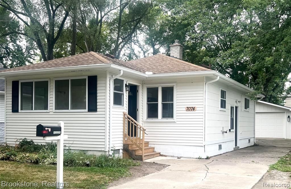 7074 Orchard Avenue, Warren, MI 48091