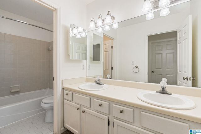 501 HILLSBORO LANE, Helena, AL 35080