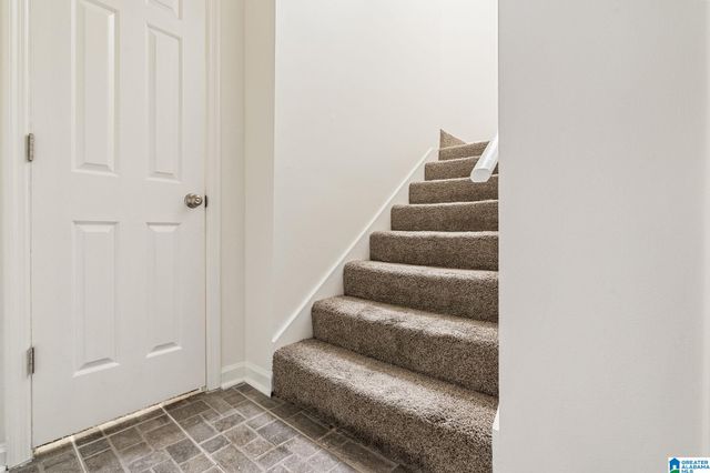 501 HILLSBORO LANE, Helena, AL 35080
