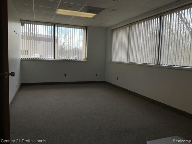 3757 Commerce Court, Wayne, MI 48184