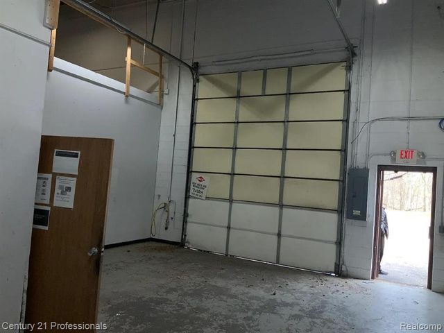 3757 Commerce Court, Wayne, MI 48184