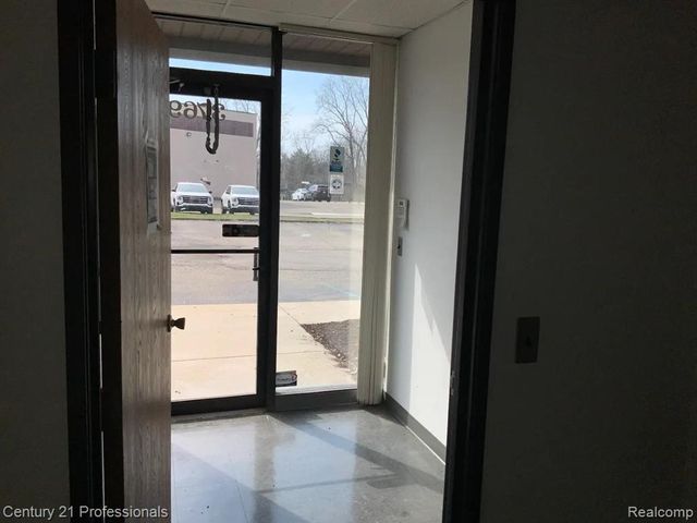 3757 Commerce Court, Wayne, MI 48184