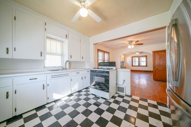 2019 15th Avenue, Rockford, IL 61104