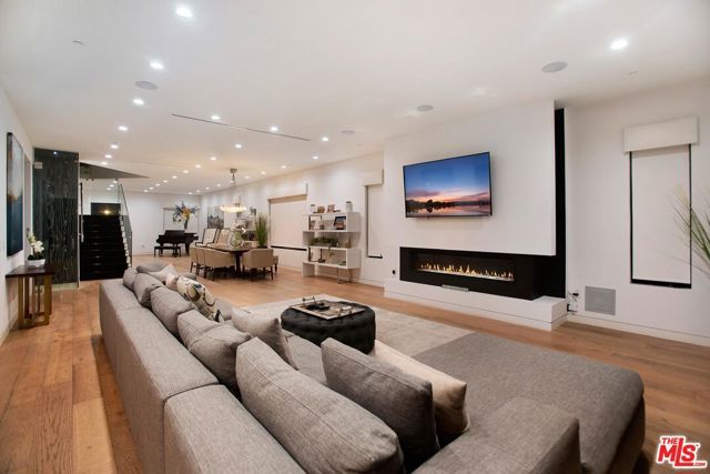 736 N CURSON Avenue, Los Angeles, CA 90046