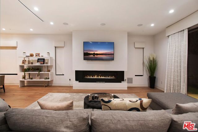 736 N CURSON Avenue, Los Angeles, CA 90046