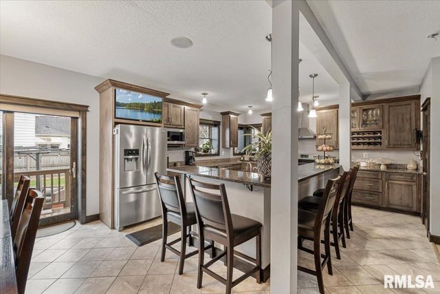 302 9TH Street, Silvis, IL 61282