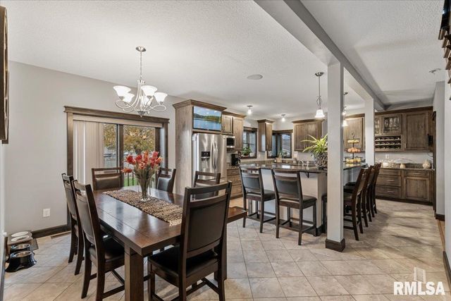 302 9TH Street, Silvis, IL 61282