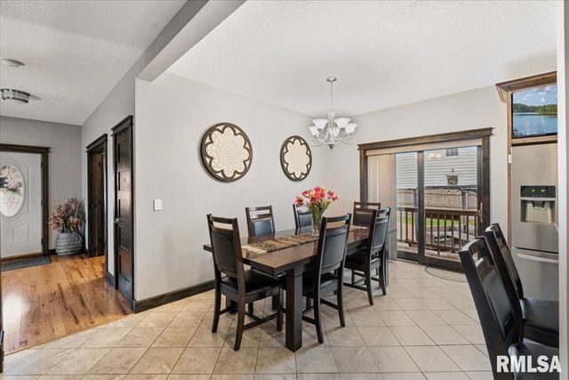 302 9TH Street, Silvis, IL 61282