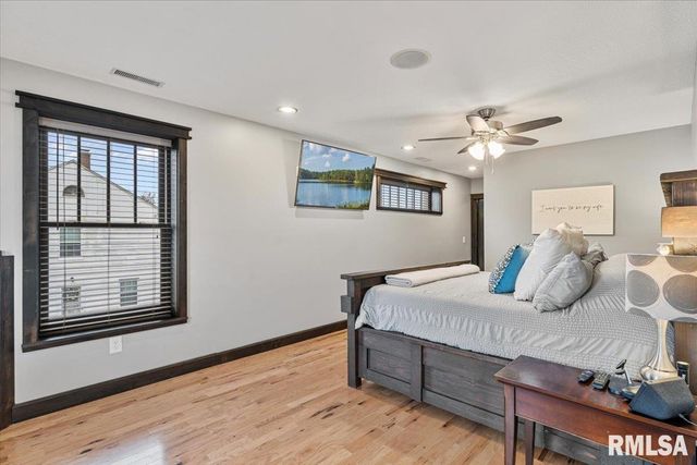 302 9TH Street, Silvis, IL 61282