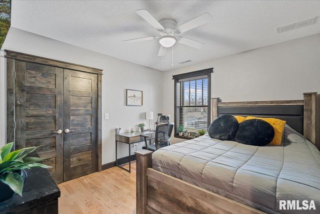 302 9TH Street, Silvis, IL 61282