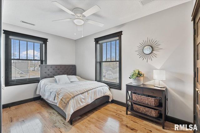 302 9TH Street, Silvis, IL 61282