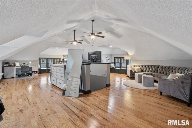 302 9TH Street, Silvis, IL 61282