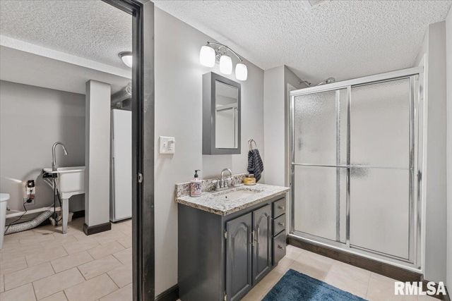 302 9TH Street, Silvis, IL 61282