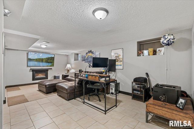 302 9TH Street, Silvis, IL 61282