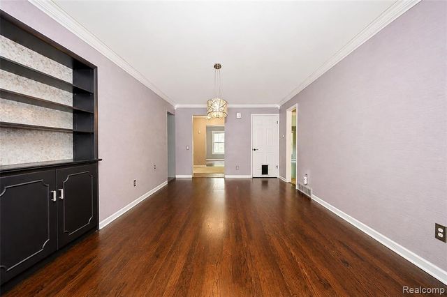 31310 Foxboro Way, Beverly Hills, MI 48025