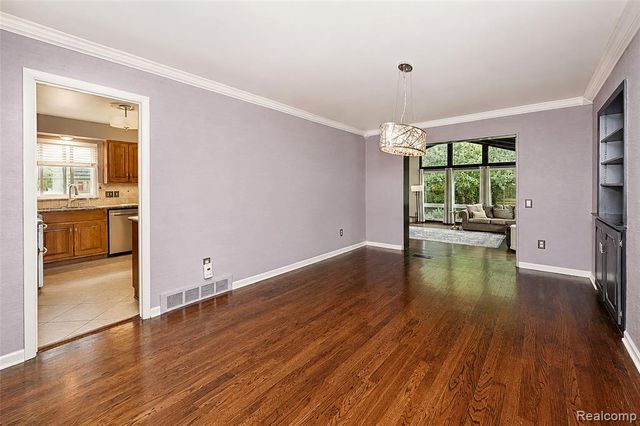 31310 Foxboro Way, Beverly Hills, MI 48025