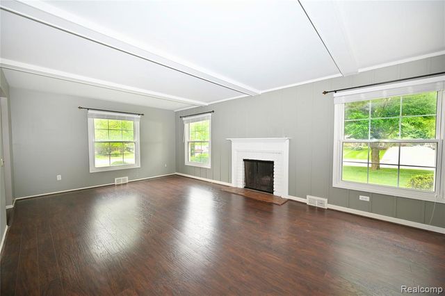 31310 Foxboro Way, Beverly Hills, MI 48025