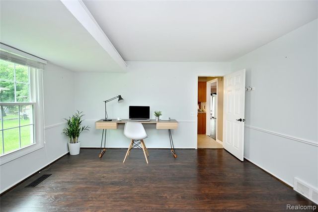 31310 Foxboro Way, Beverly Hills, MI 48025