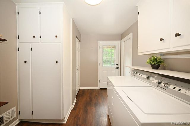 31310 Foxboro Way, Beverly Hills, MI 48025