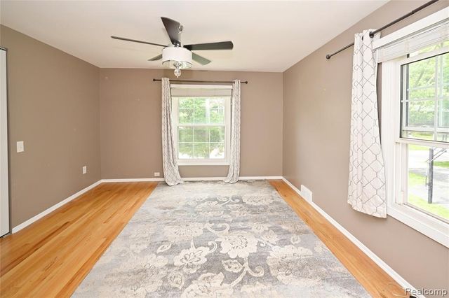 31310 Foxboro Way, Beverly Hills, MI 48025