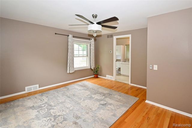 31310 Foxboro Way, Beverly Hills, MI 48025