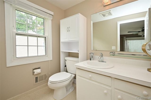 31310 Foxboro Way, Beverly Hills, MI 48025