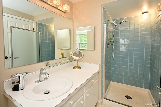 31310 Foxboro Way, Beverly Hills, MI 48025