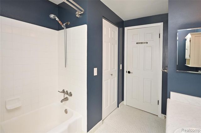 31310 Foxboro Way, Beverly Hills, MI 48025