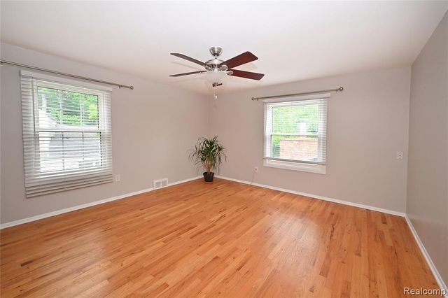 31310 Foxboro Way, Beverly Hills, MI 48025