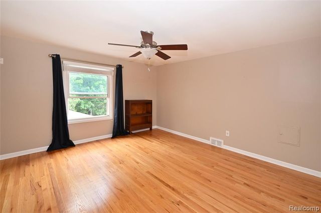 31310 Foxboro Way, Beverly Hills, MI 48025