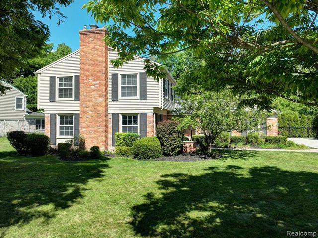 31310 Foxboro Way, Beverly Hills, MI 48025