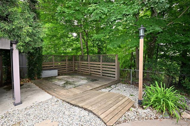 31310 Foxboro Way, Beverly Hills, MI 48025