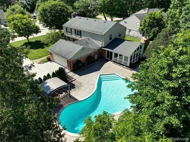 31310 Foxboro Way, Beverly Hills, MI 48025