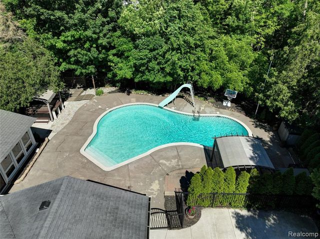 31310 Foxboro Way, Beverly Hills, MI 48025