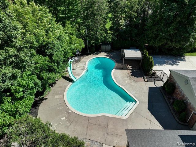 31310 Foxboro Way, Beverly Hills, MI 48025