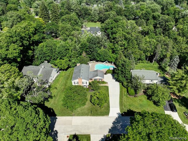 31310 Foxboro Way, Beverly Hills, MI 48025