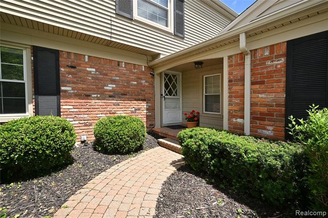31310 Foxboro Way, Beverly Hills, MI 48025