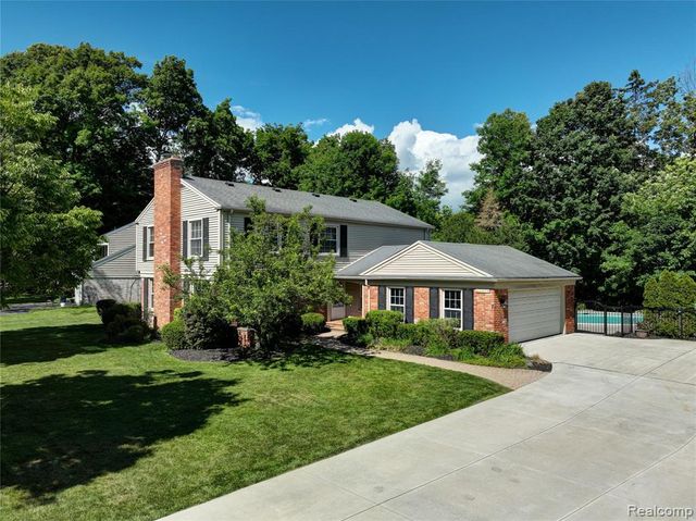 31310 Foxboro Way, Beverly Hills, MI 48025