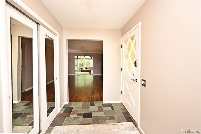 31310 Foxboro Way, Beverly Hills, MI 48025