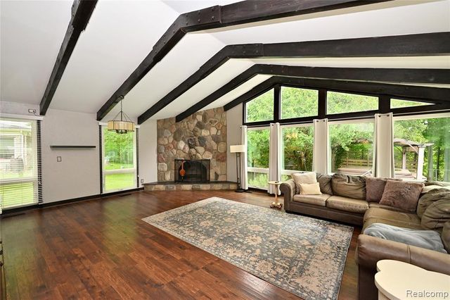 31310 Foxboro Way, Beverly Hills, MI 48025