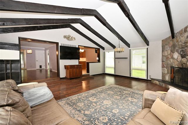 31310 Foxboro Way, Beverly Hills, MI 48025