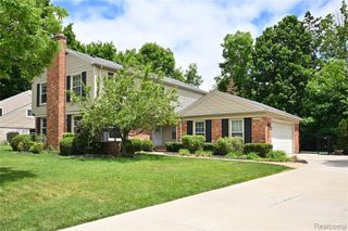 31310 Foxboro Way, Beverly Hills, MI 48025