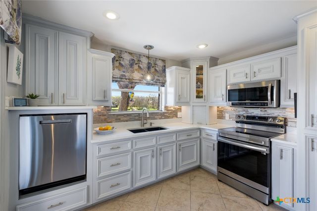 174 Lakeside Drive, Seguin, TX 78155