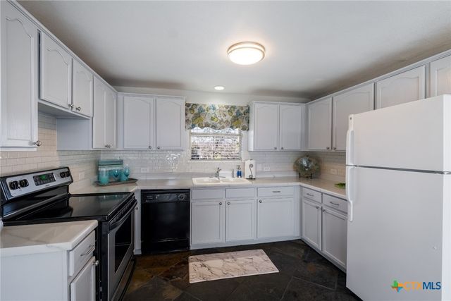 174 Lakeside Drive, Seguin, TX 78155