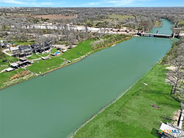 174 Lakeside Drive, Seguin, TX 78155
